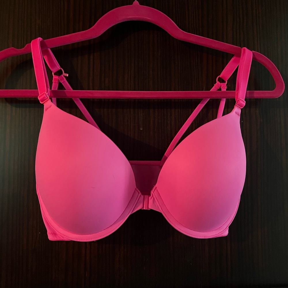 PINK Victoria's Secret NWT Pink front closure Wear Everywhere Push Up 32DD